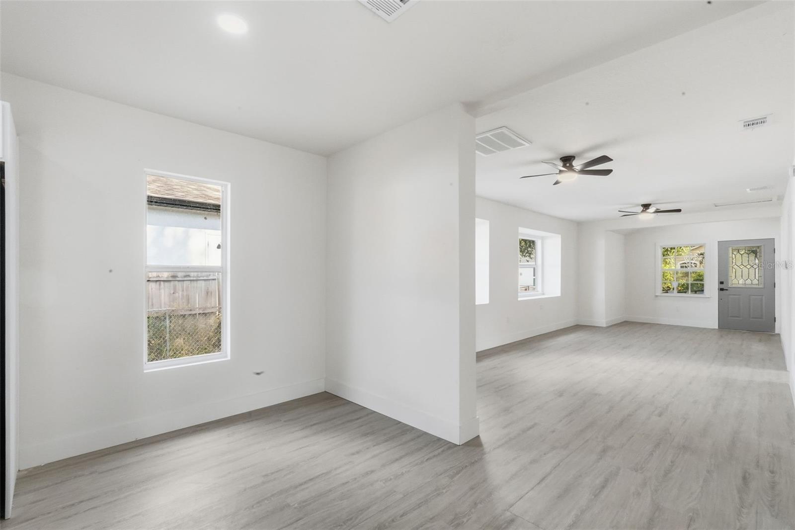 Listing photo id 13 for 8116 Rome Avenue