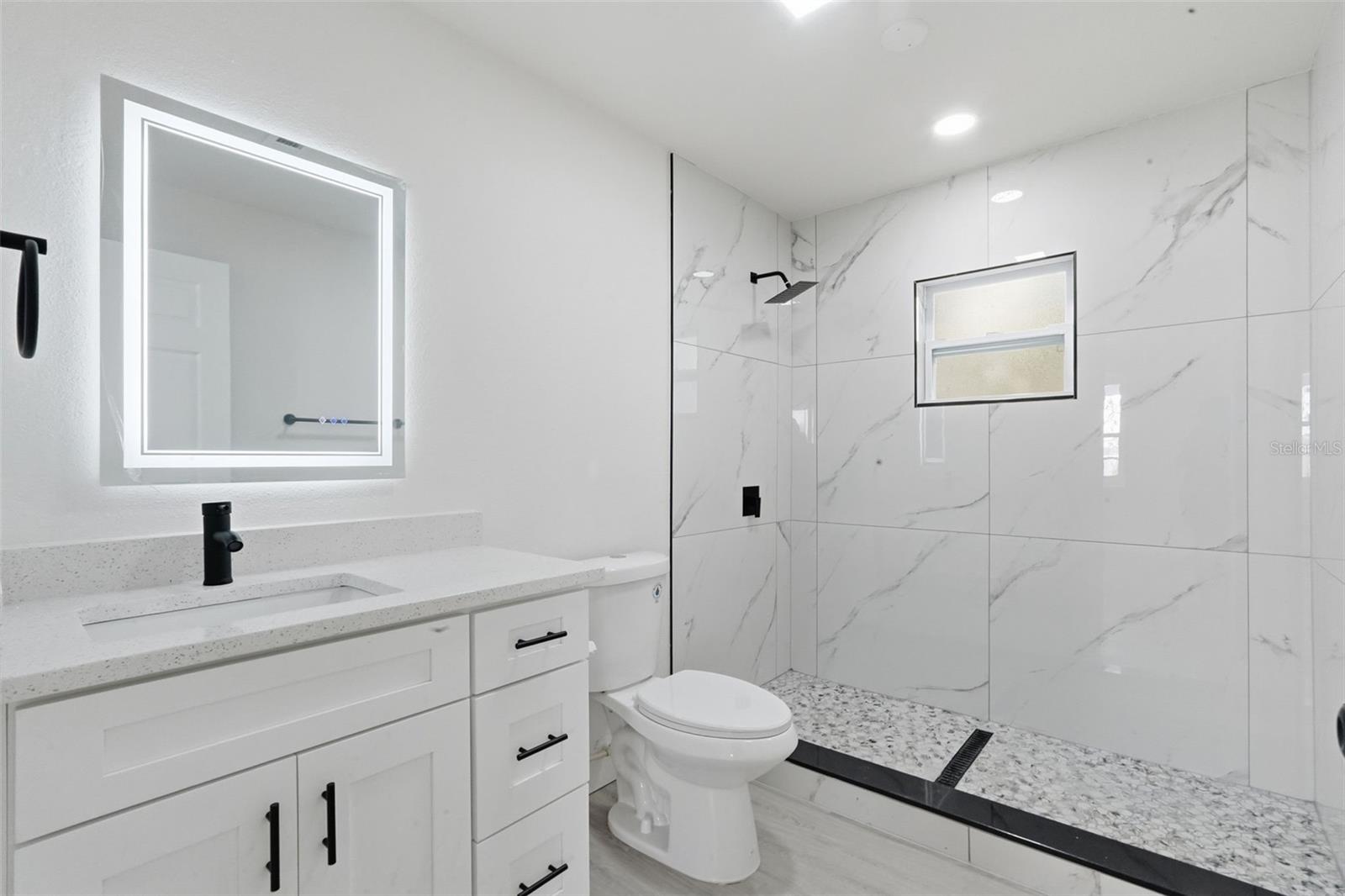 Listing photo id 14 for 8116 Rome Avenue