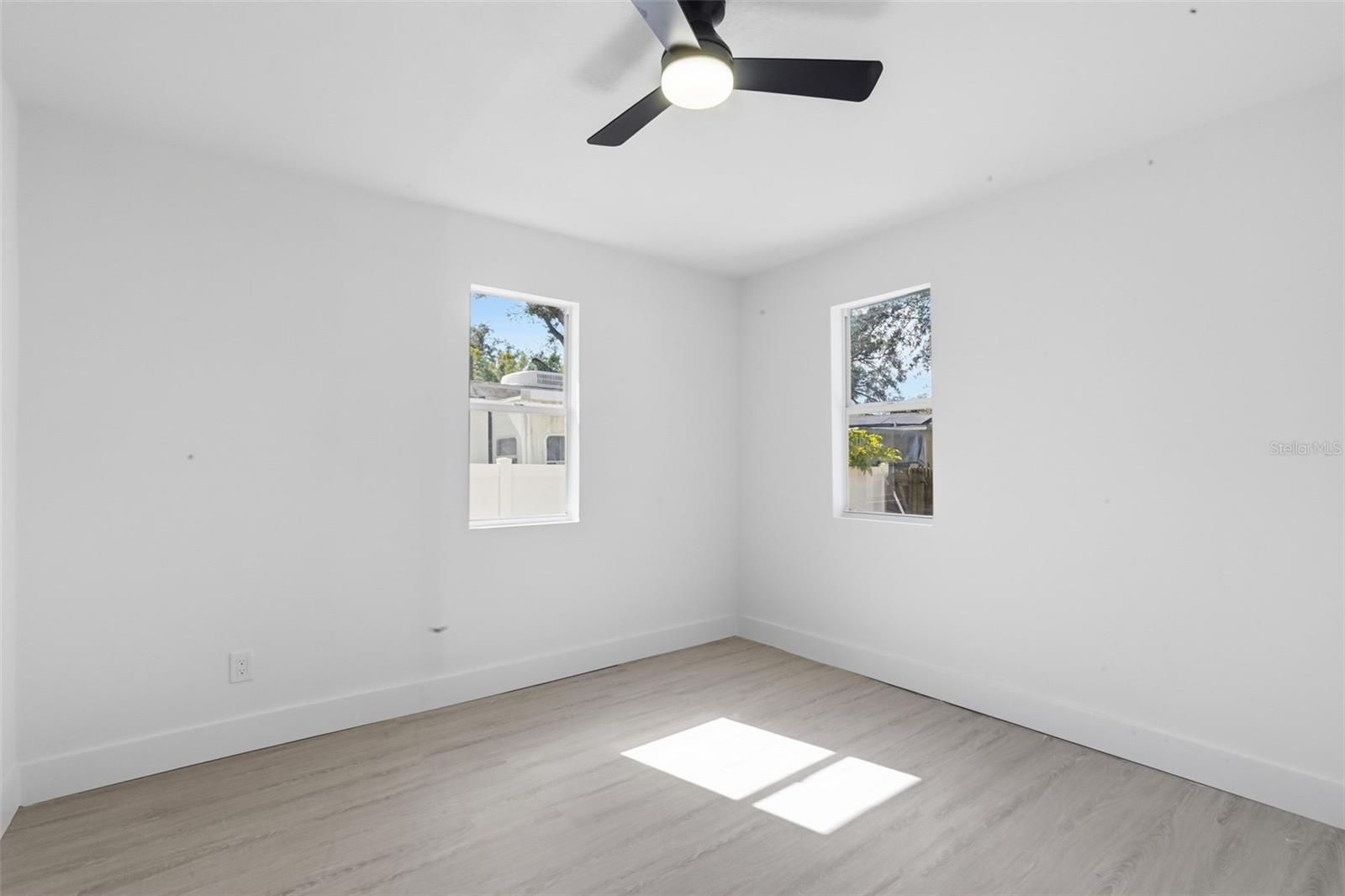 Listing photo id 16 for 8116 Rome Avenue