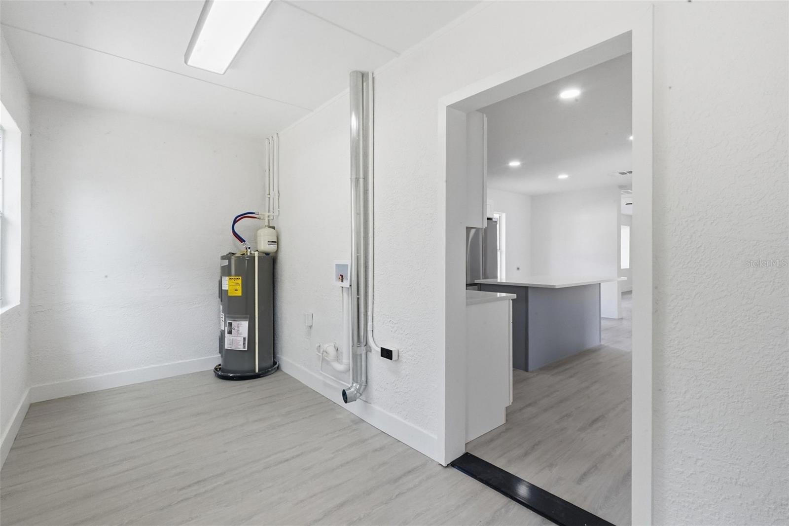 Listing photo id 17 for 8116 Rome Avenue