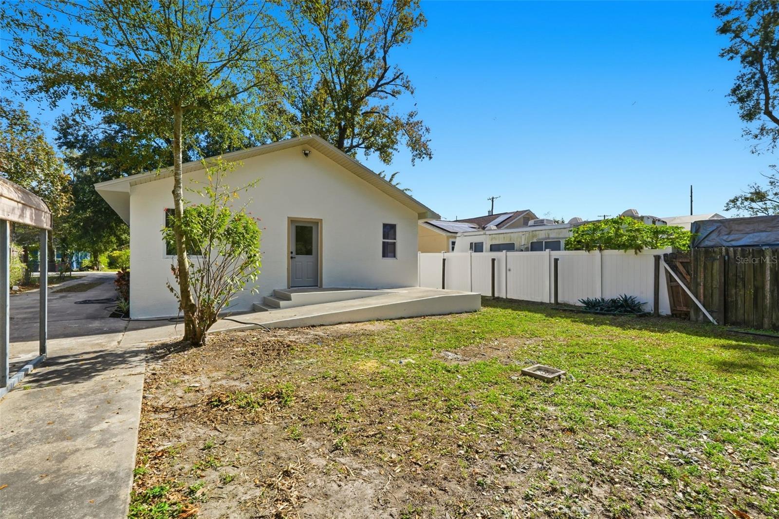 Listing photo id 21 for 8116 Rome Avenue