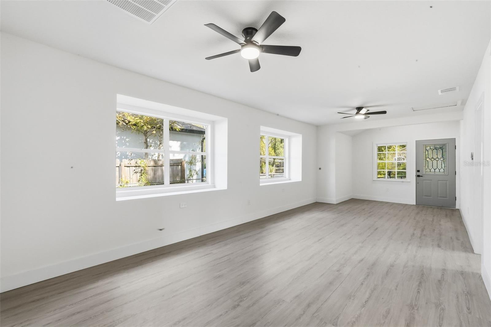 Listing photo id 3 for 8116 Rome Avenue