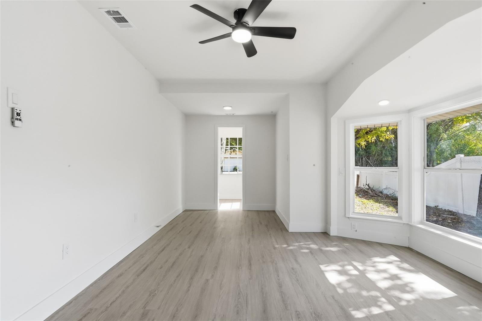 Listing photo id 7 for 8116 Rome Avenue