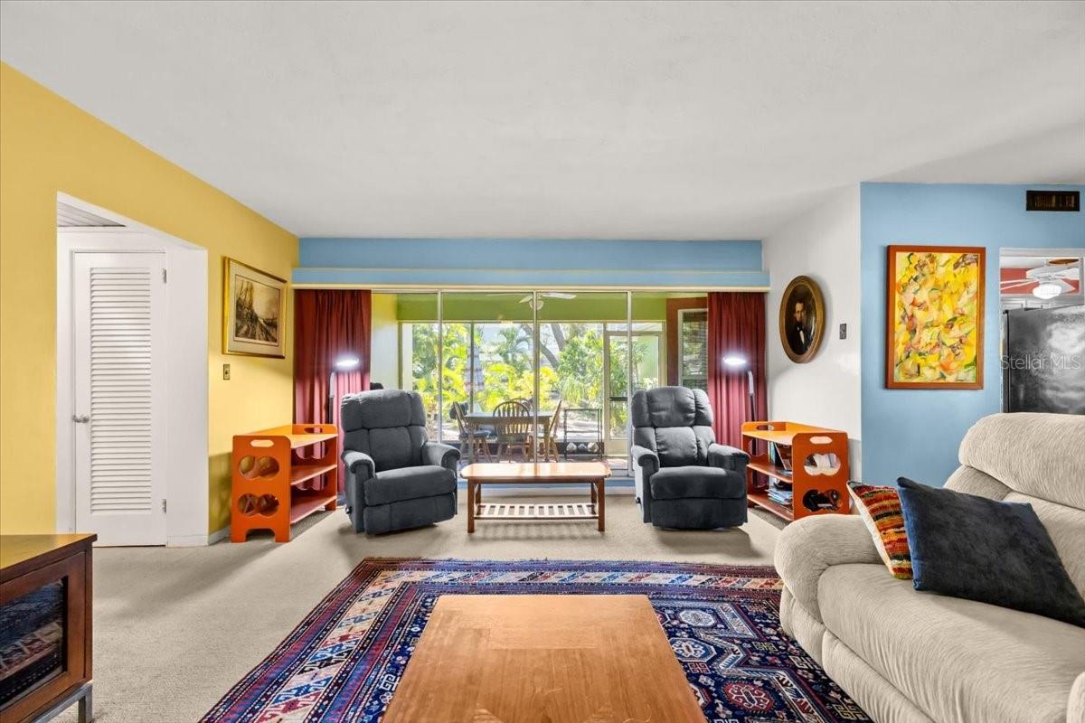 Image 11 of 57 For 220 22nd Avenue Se