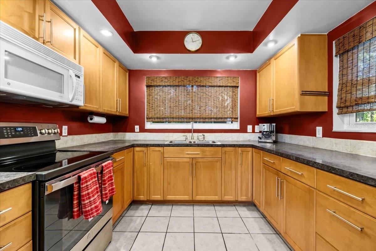 Image 16 of 57 For 220 22nd Avenue Se