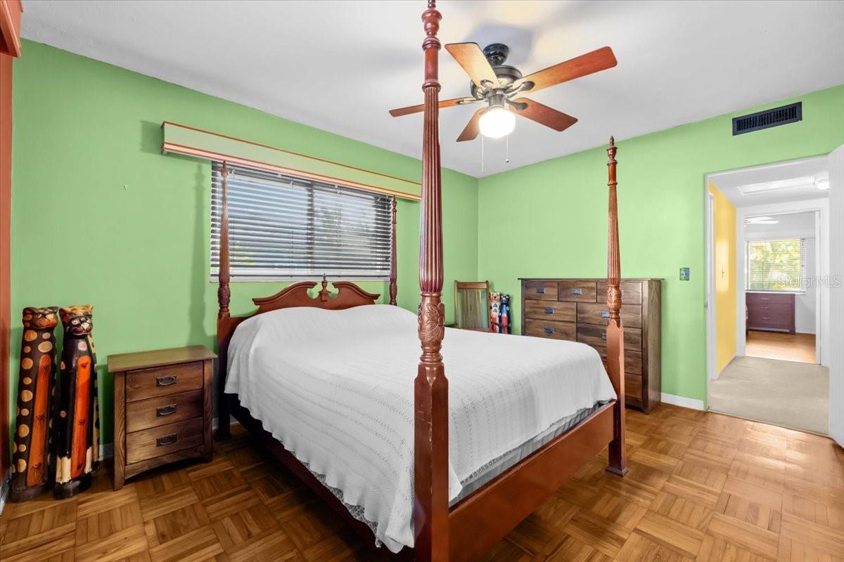 Image 23 of 57 For 220 22nd Avenue Se