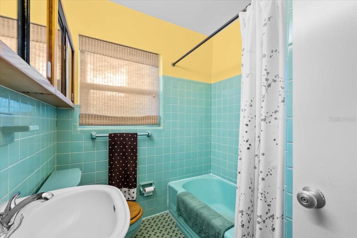 Image 25 of 57 For 220 22nd Avenue Se