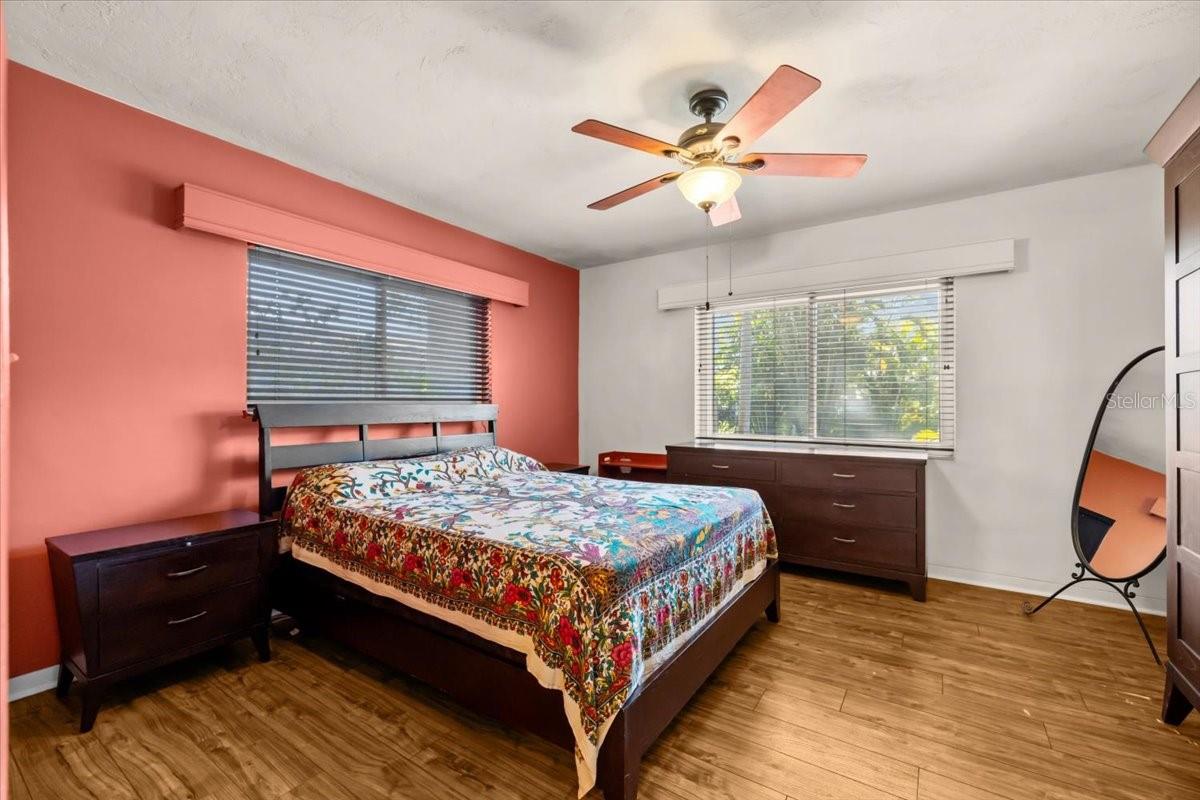 Image 26 of 57 For 220 22nd Avenue Se