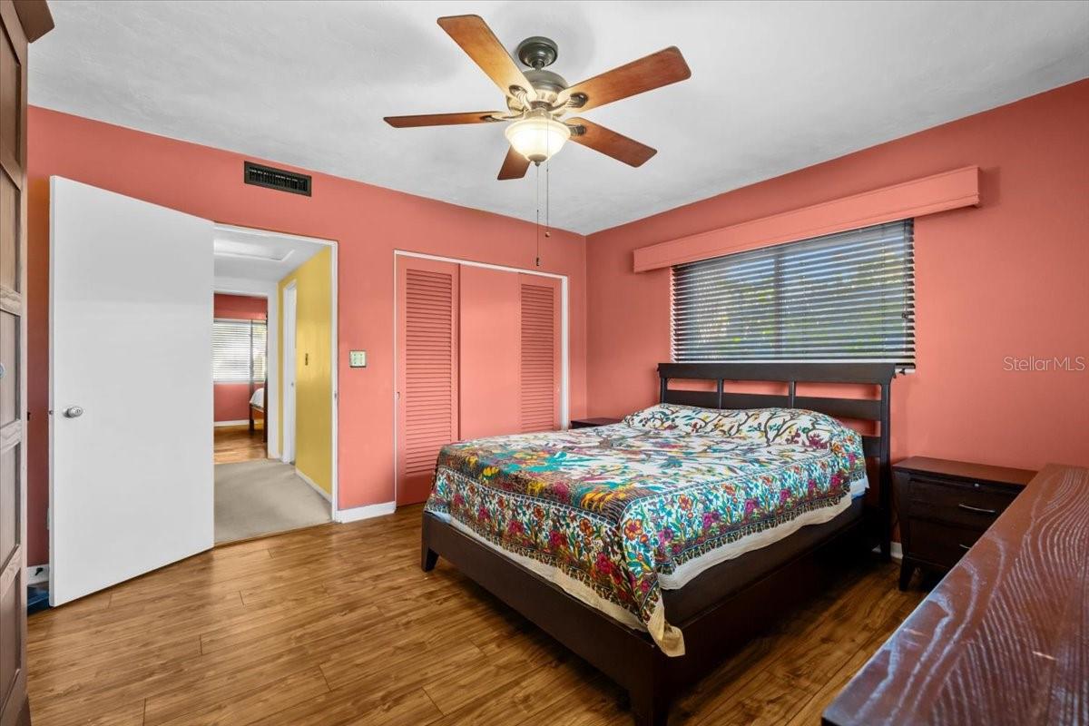 Image 27 of 57 For 220 22nd Avenue Se