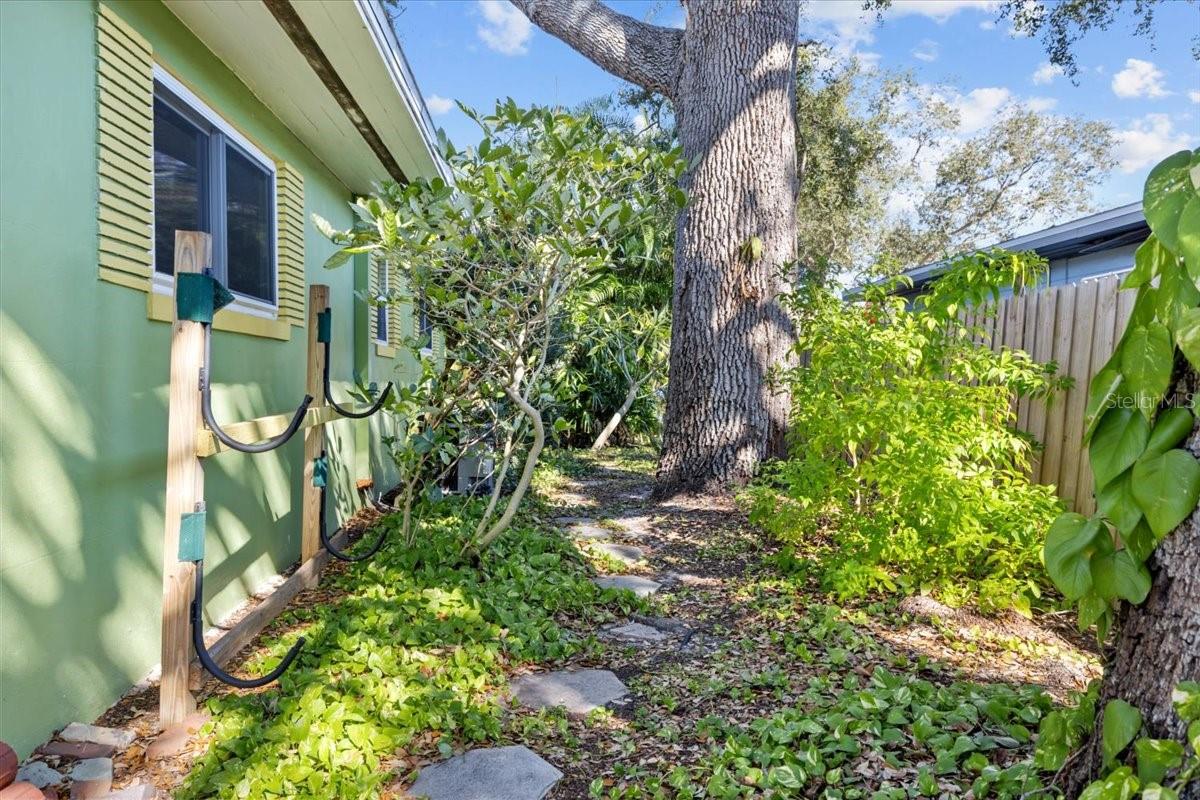 Image 40 of 57 For 220 22nd Avenue Se