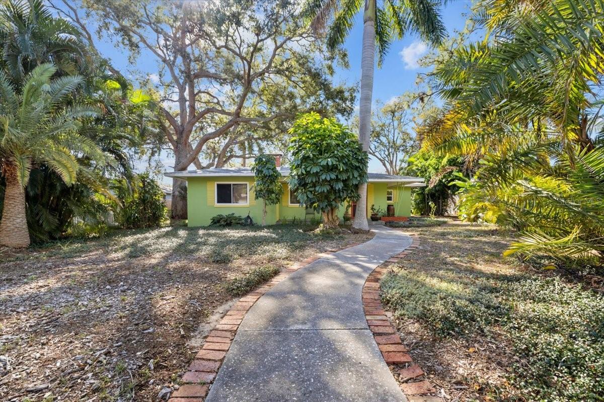 Image 5 of 57 For 220 22nd Avenue Se