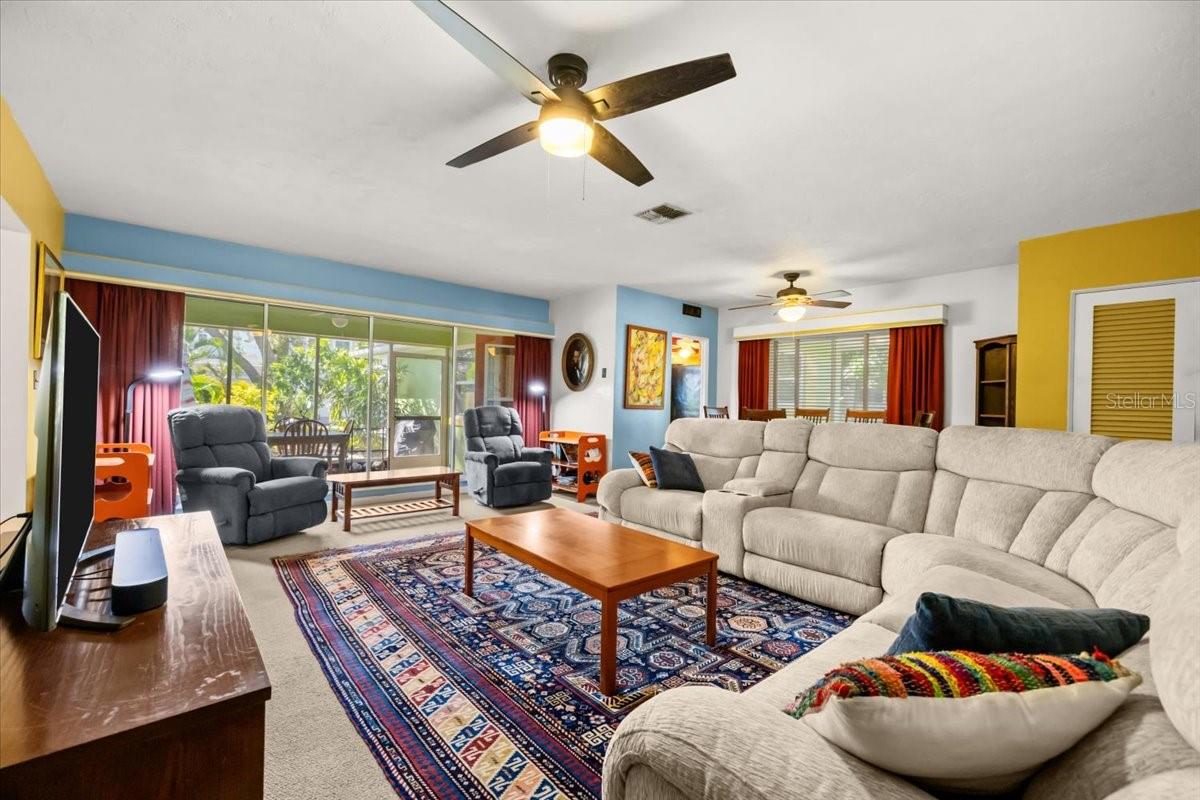 Image 9 of 57 For 220 22nd Avenue Se