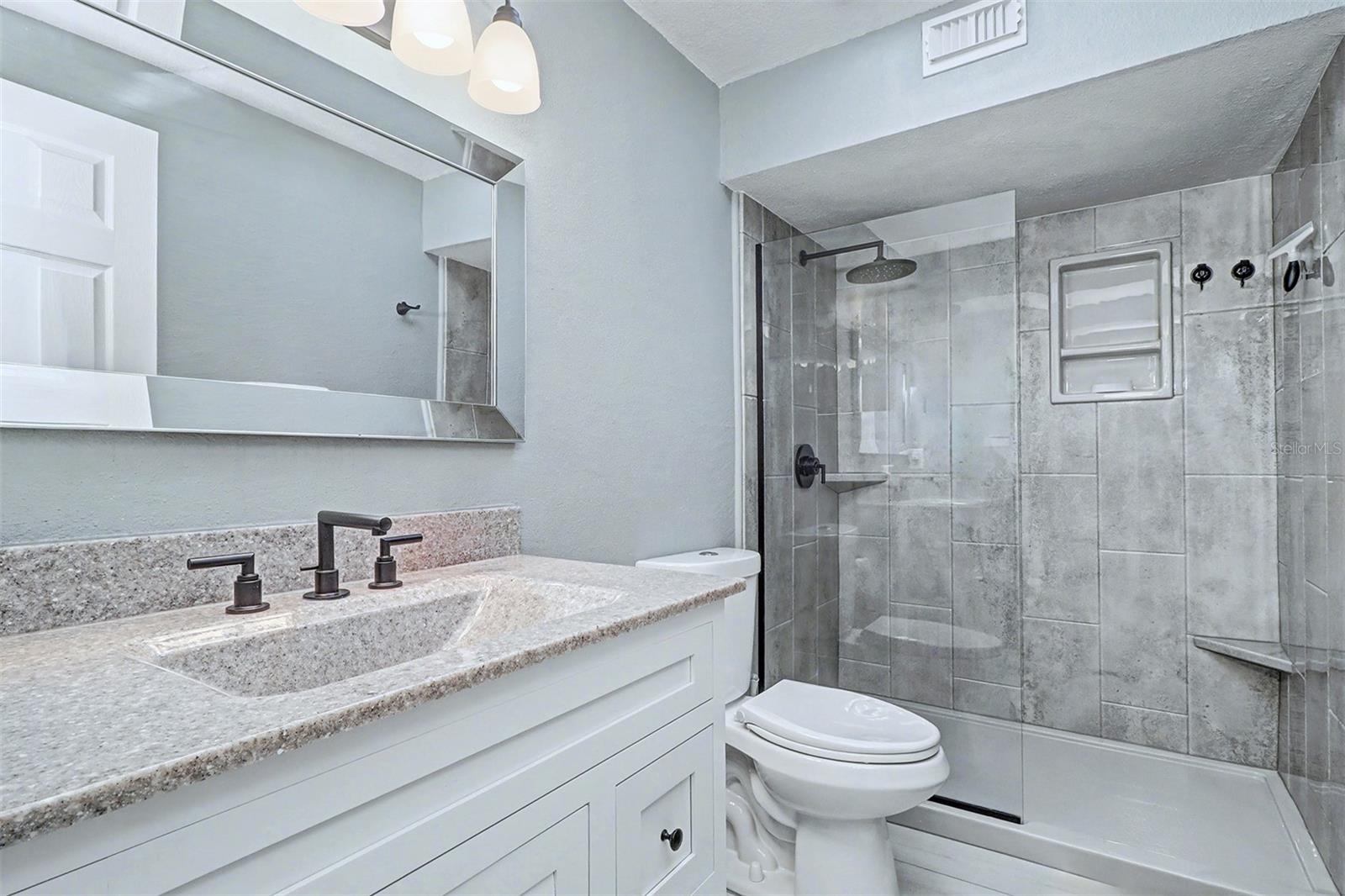 Image 27 of 37 For 700 2nd Street B