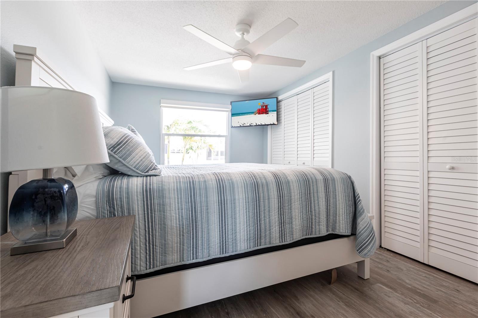 Image 14 of 16 For 6020 Midnight Pass Road 53