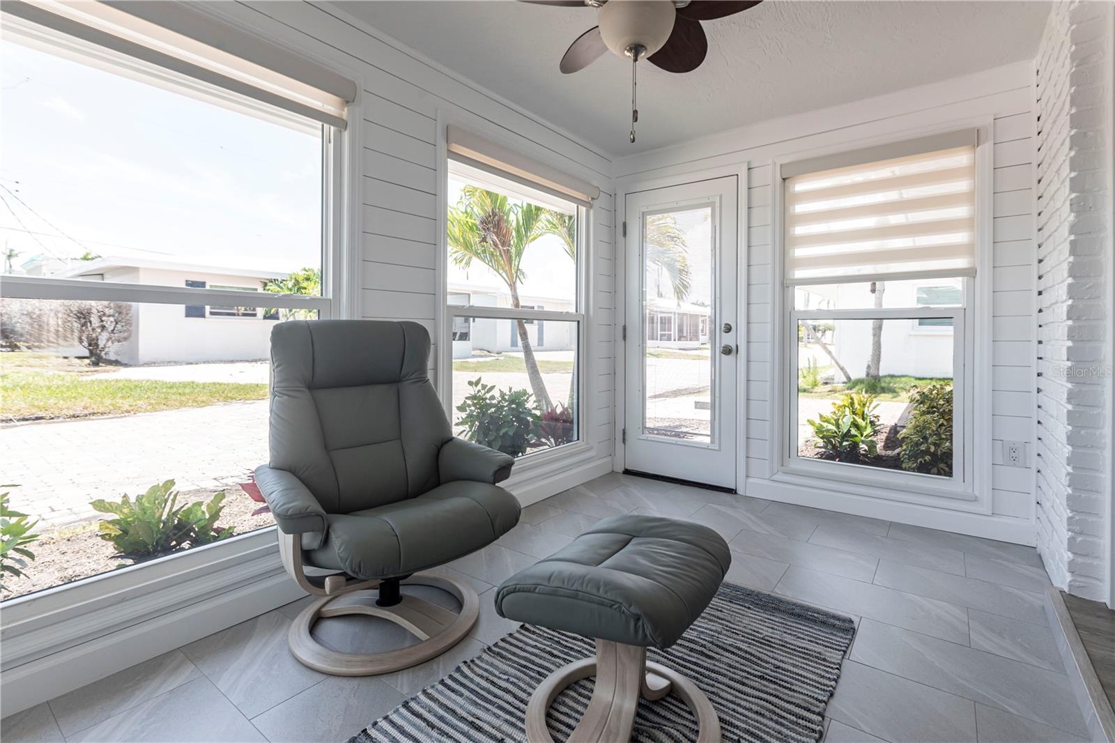 Image 5 of 16 For 6020 Midnight Pass Road 53