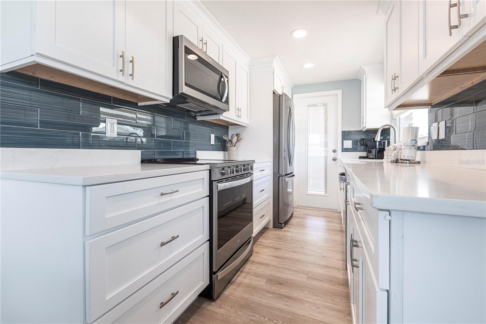 Image 7 of 16 For 6020 Midnight Pass Road 53