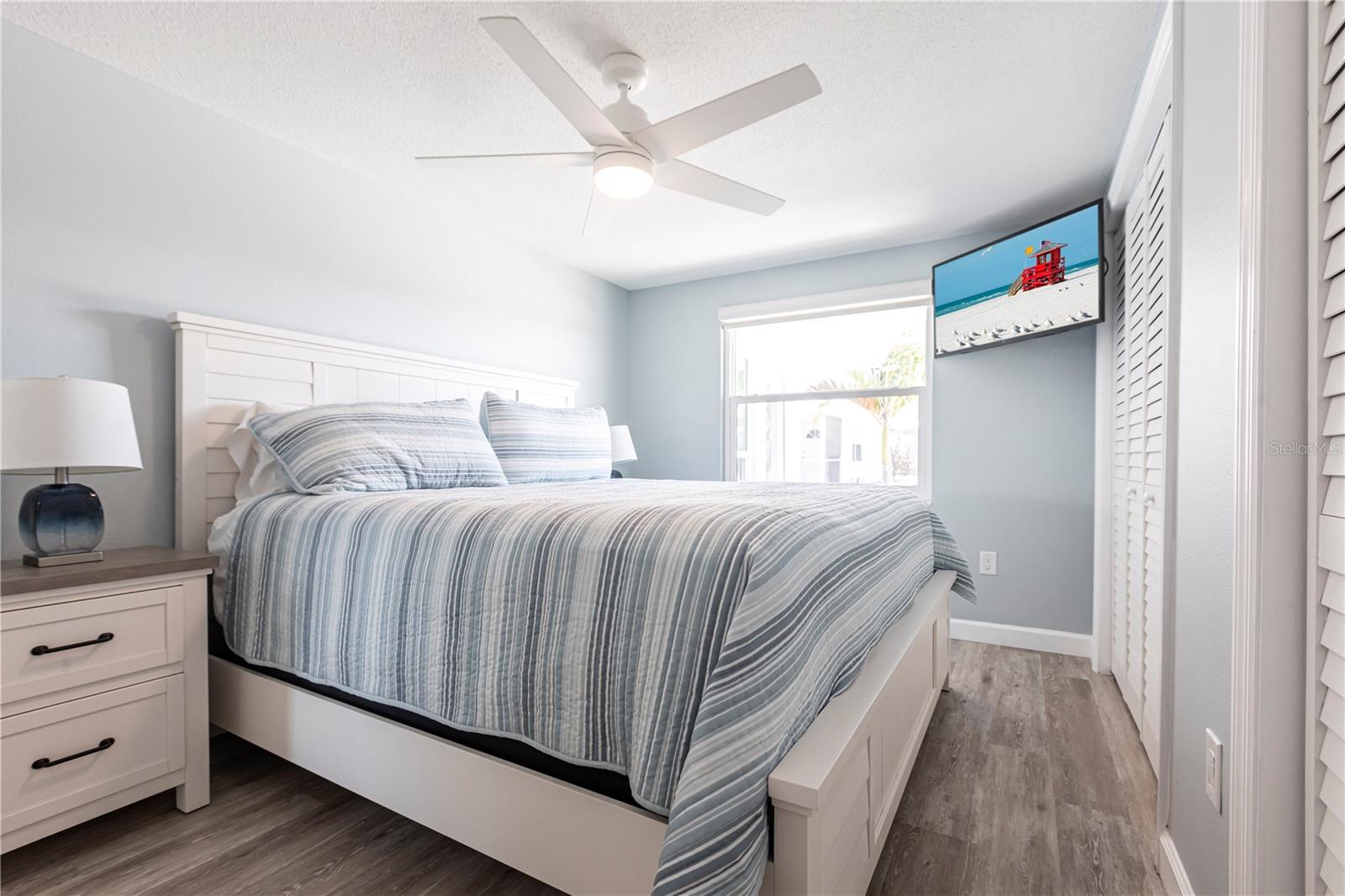 Image 9 of 16 For 6020 Midnight Pass Road 53