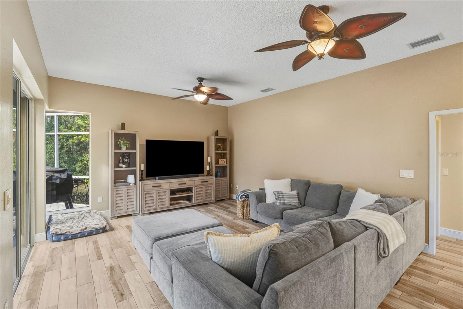 Image 11 of 47 For 1362 Lake Woodlands Parkway