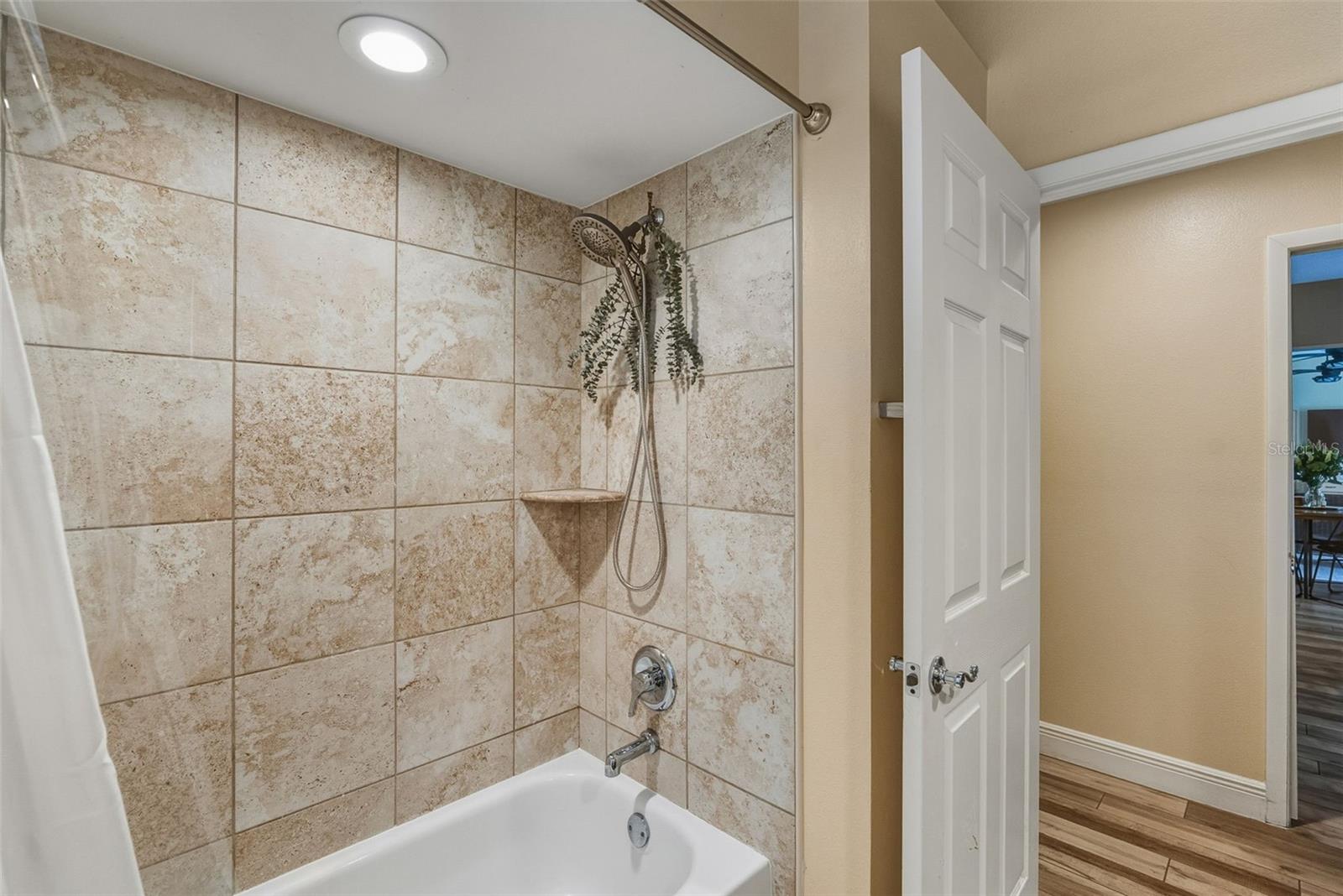 Image 25 of 47 For 1362 Lake Woodlands Parkway