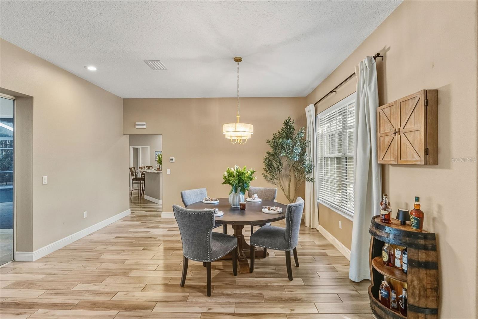 Image 7 of 47 For 1362 Lake Woodlands Parkway