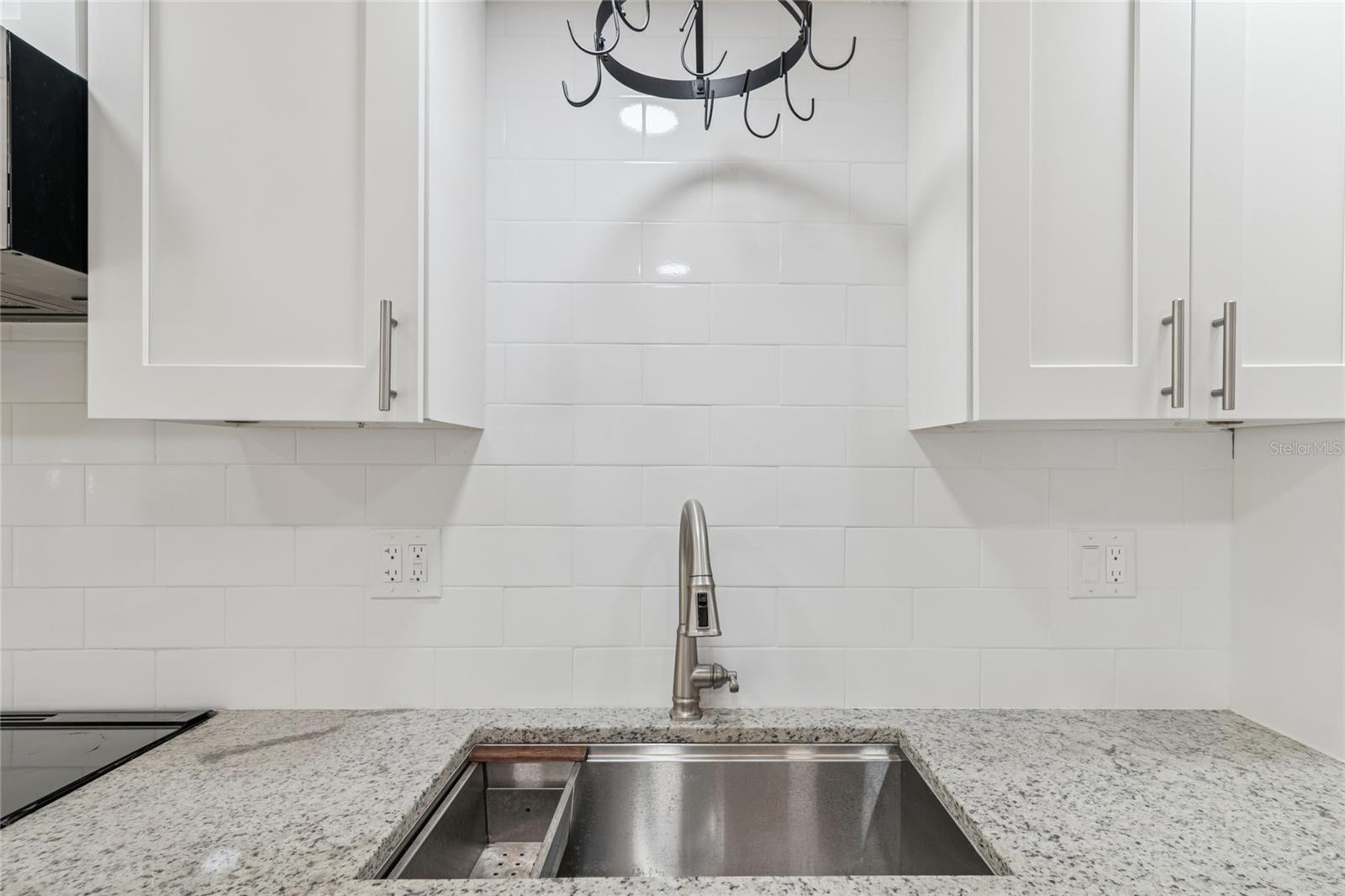 Image 10 of 77 For 433 Paula Drive 24