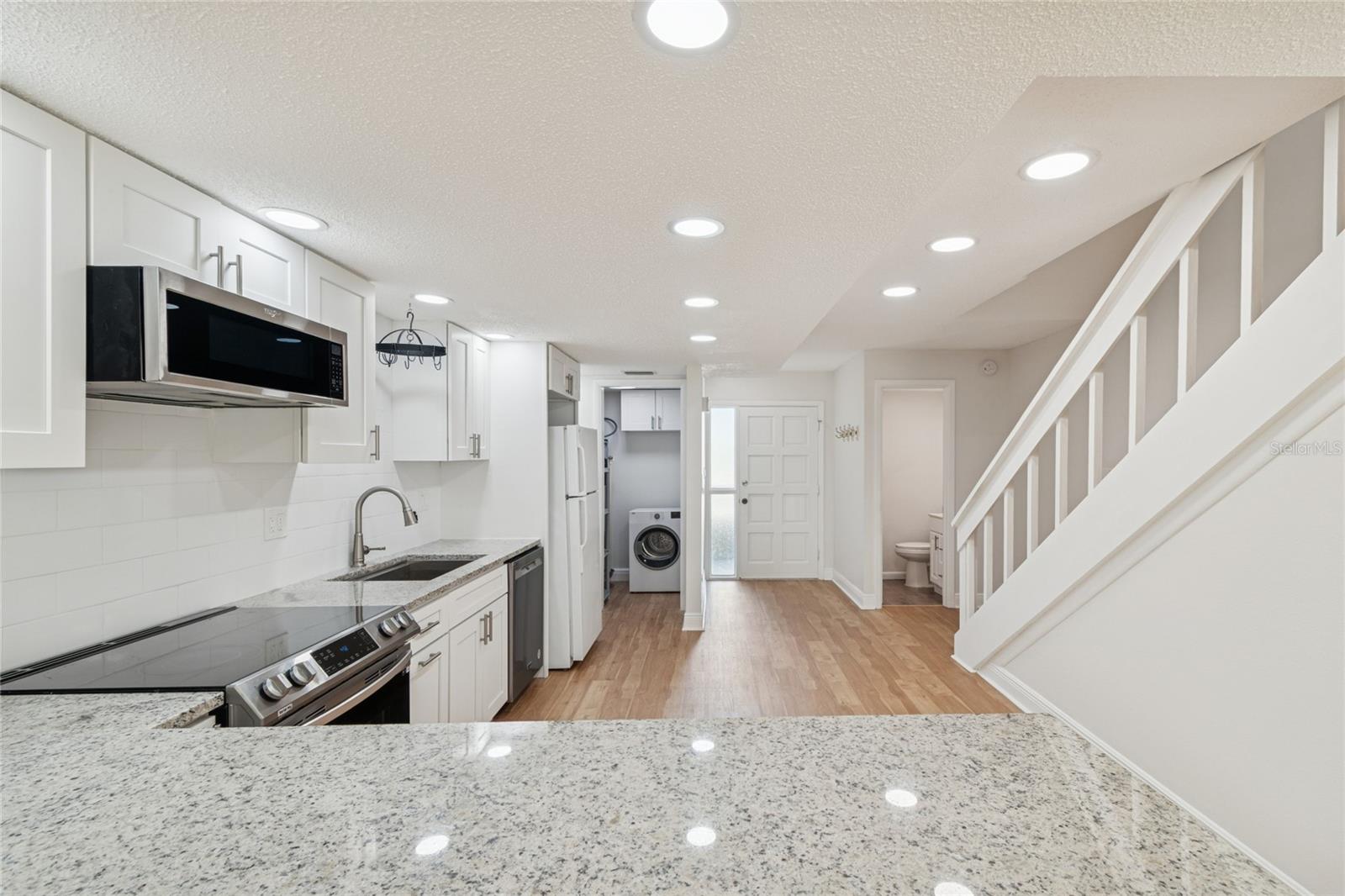 Image 14 of 77 For 433 Paula Drive 24