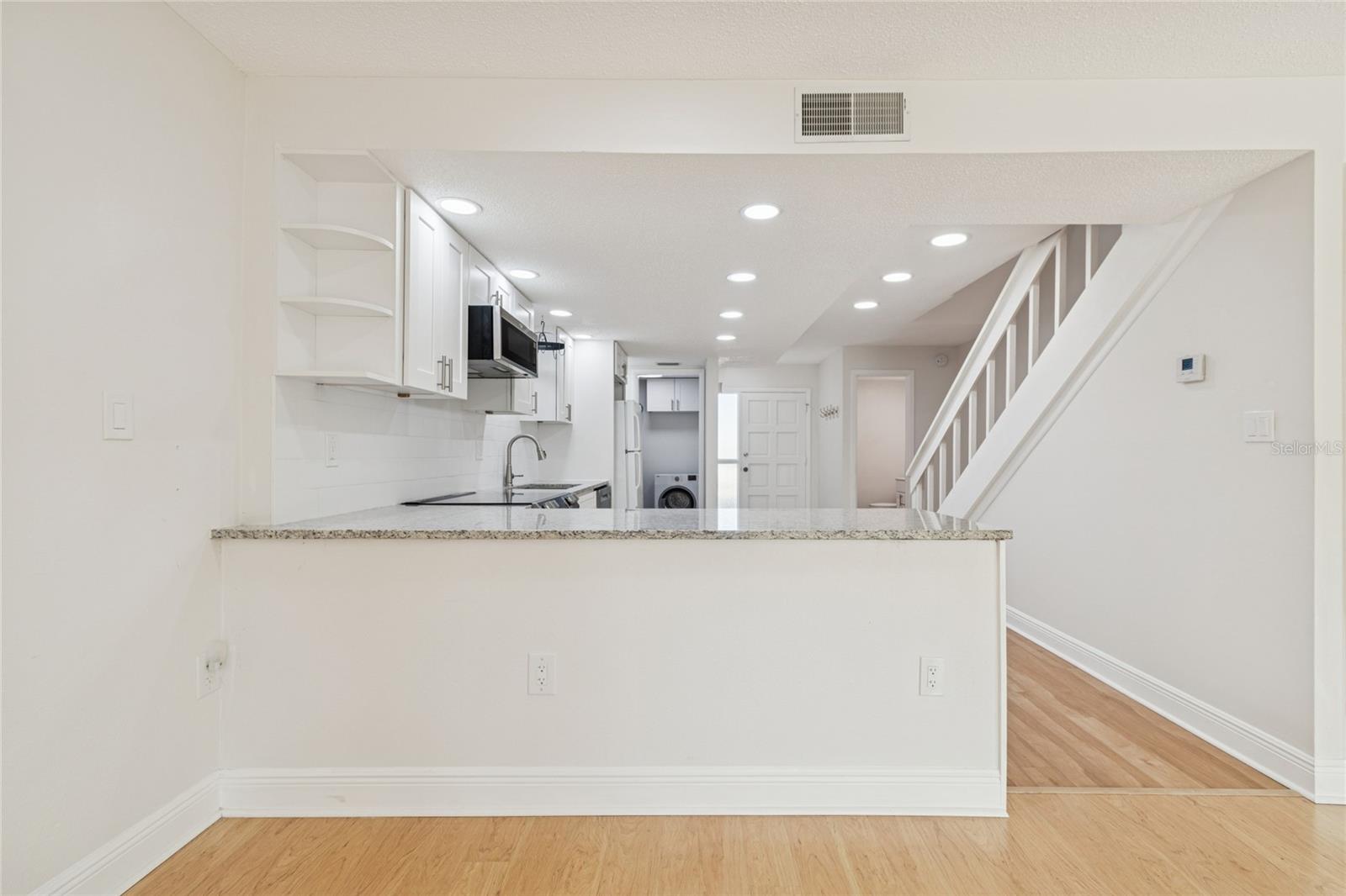 Image 16 of 77 For 433 Paula Drive 24