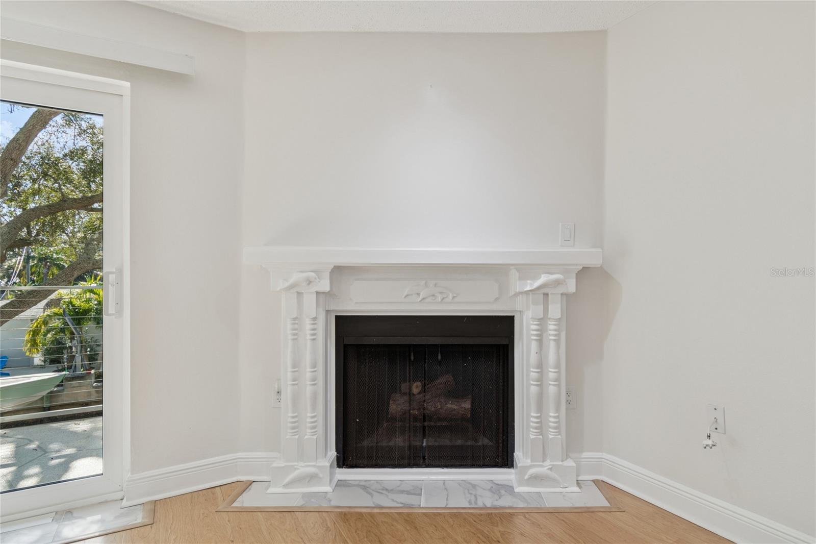 Image 20 of 77 For 433 Paula Drive 24