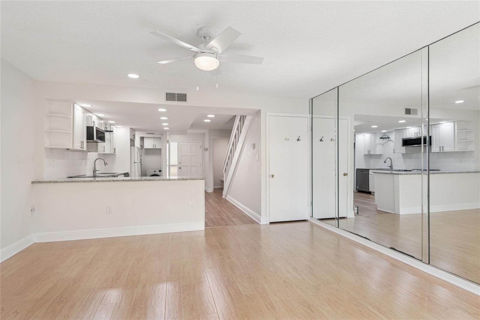 Image 21 of 77 For 433 Paula Drive 24