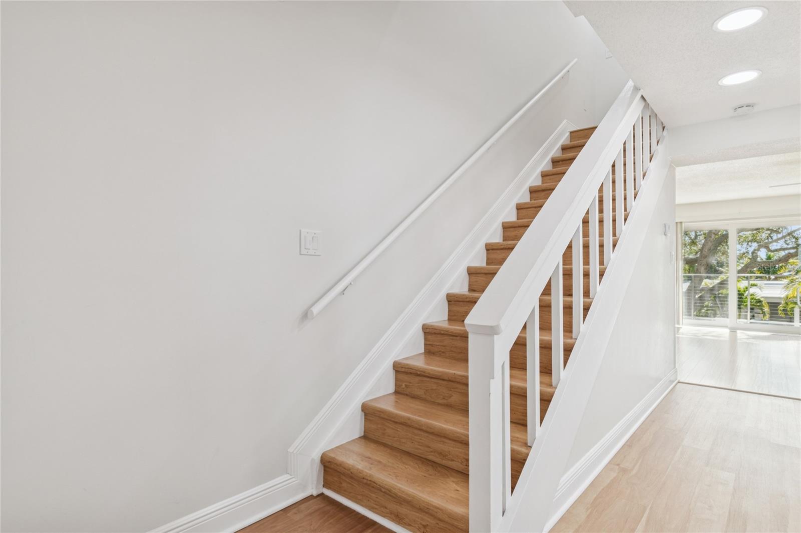 Image 22 of 77 For 433 Paula Drive 24