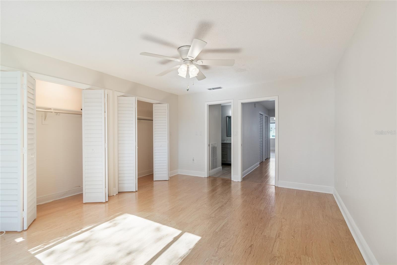 Image 26 of 77 For 433 Paula Drive 24