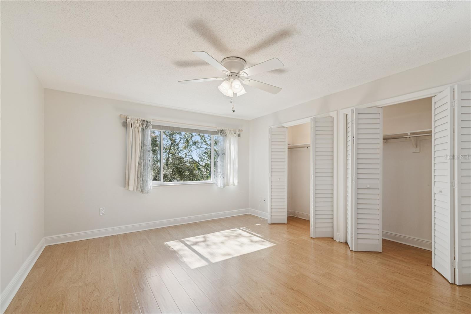 Image 27 of 77 For 433 Paula Drive 24