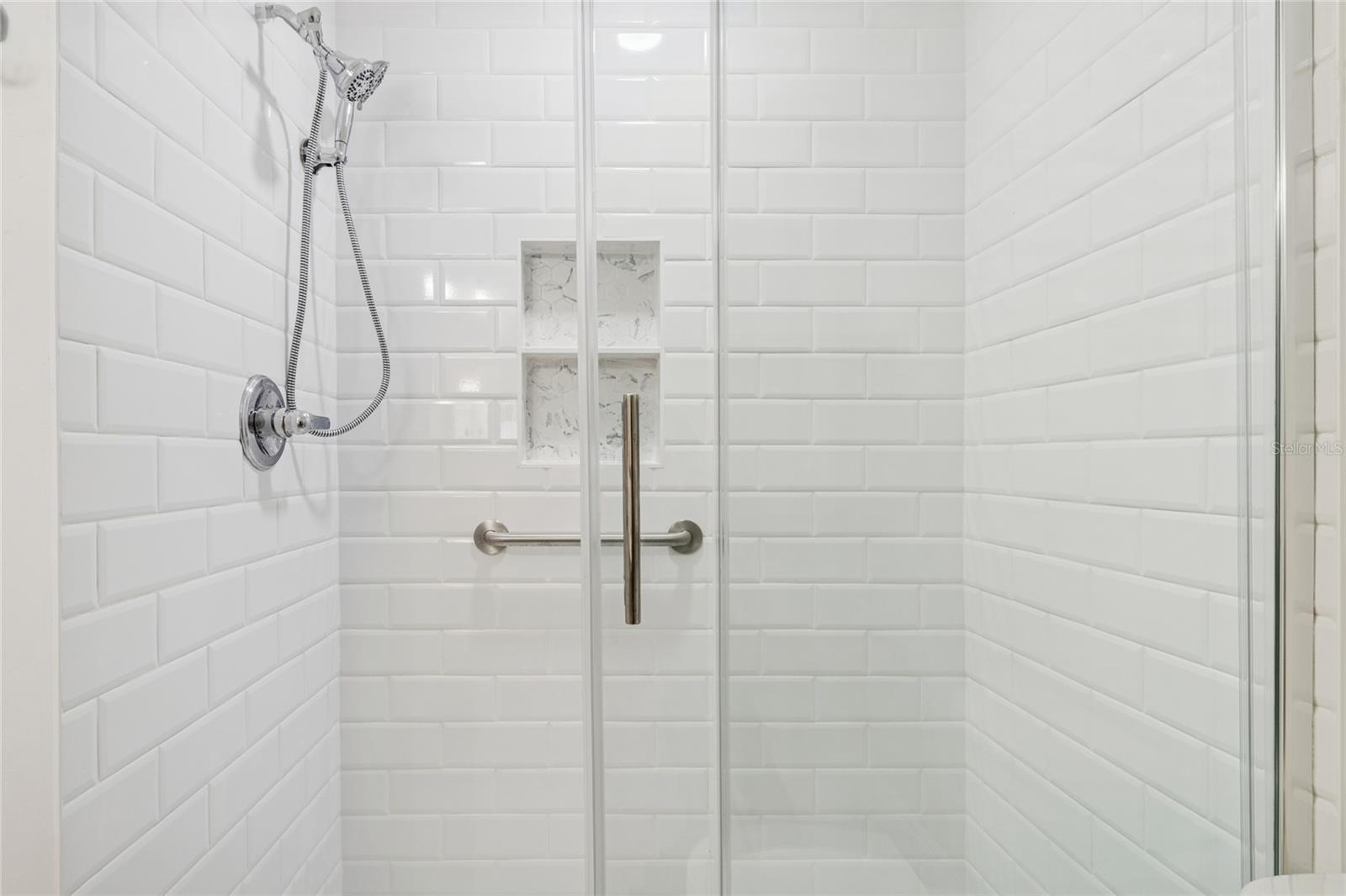 Image 33 of 77 For 433 Paula Drive 24