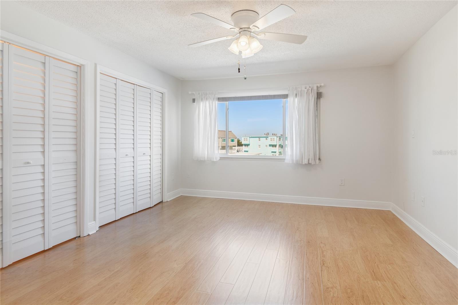 Image 36 of 77 For 433 Paula Drive 24