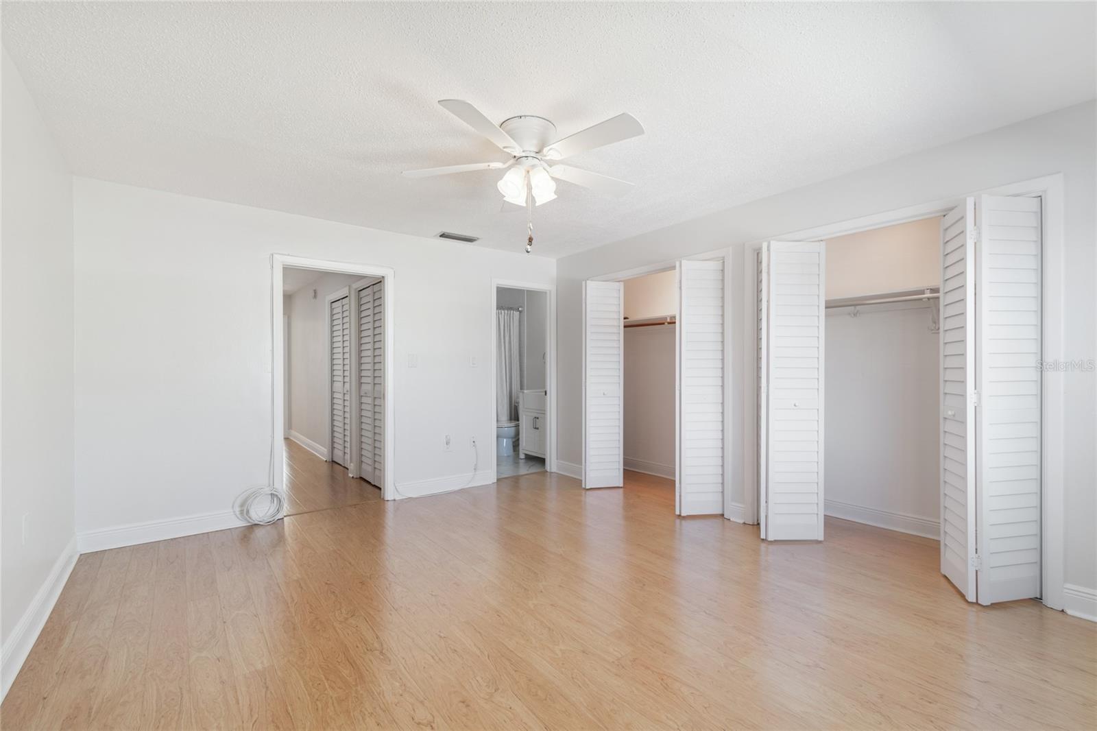 Image 38 of 77 For 433 Paula Drive 24