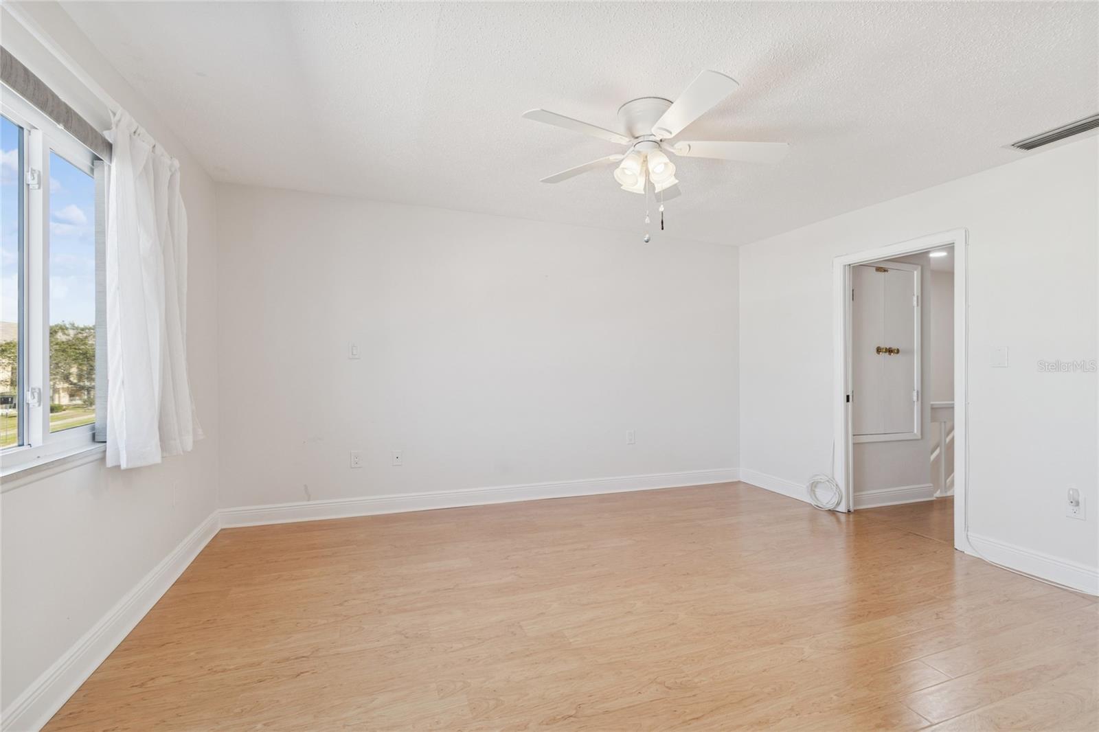 Image 40 of 77 For 433 Paula Drive 24