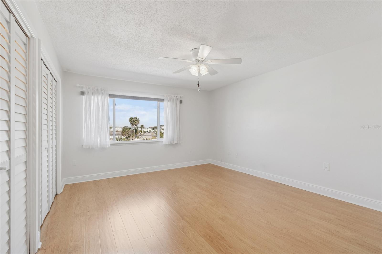 Image 41 of 77 For 433 Paula Drive 24