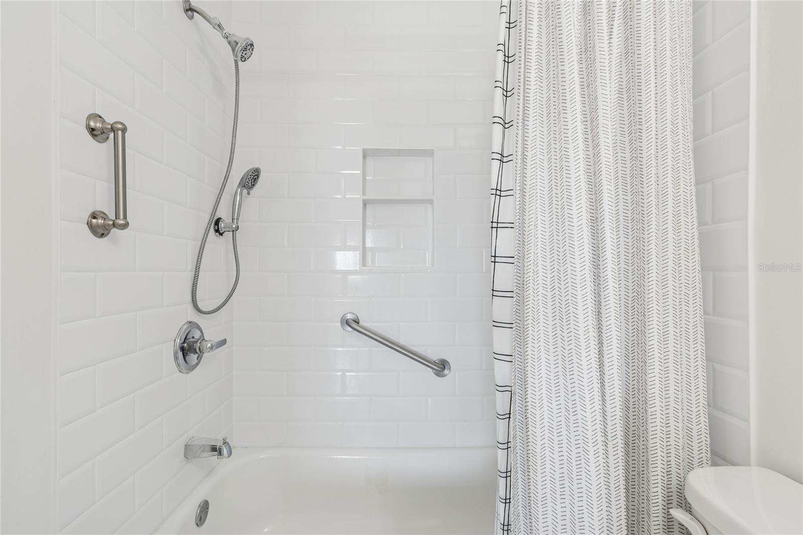 Image 44 of 77 For 433 Paula Drive 24