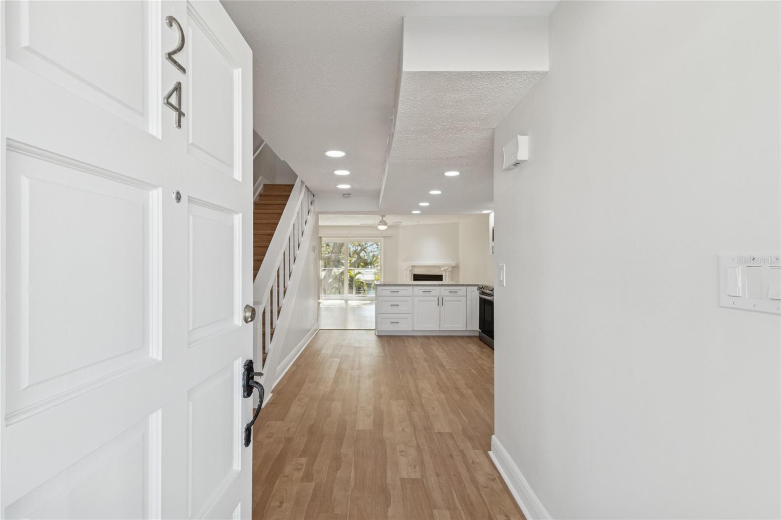 Image 7 of 77 For 433 Paula Drive 24