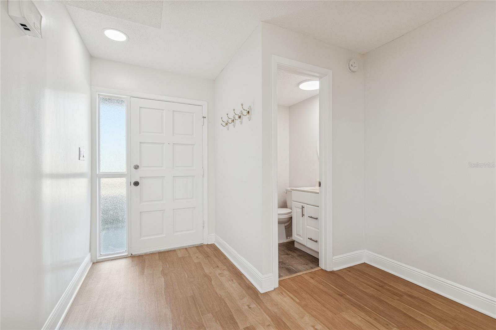 Image 8 of 77 For 433 Paula Drive 24