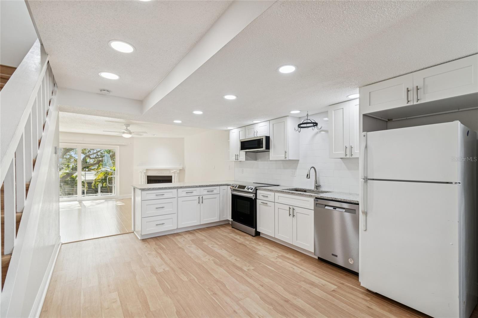 Image 9 of 77 For 433 Paula Drive 24