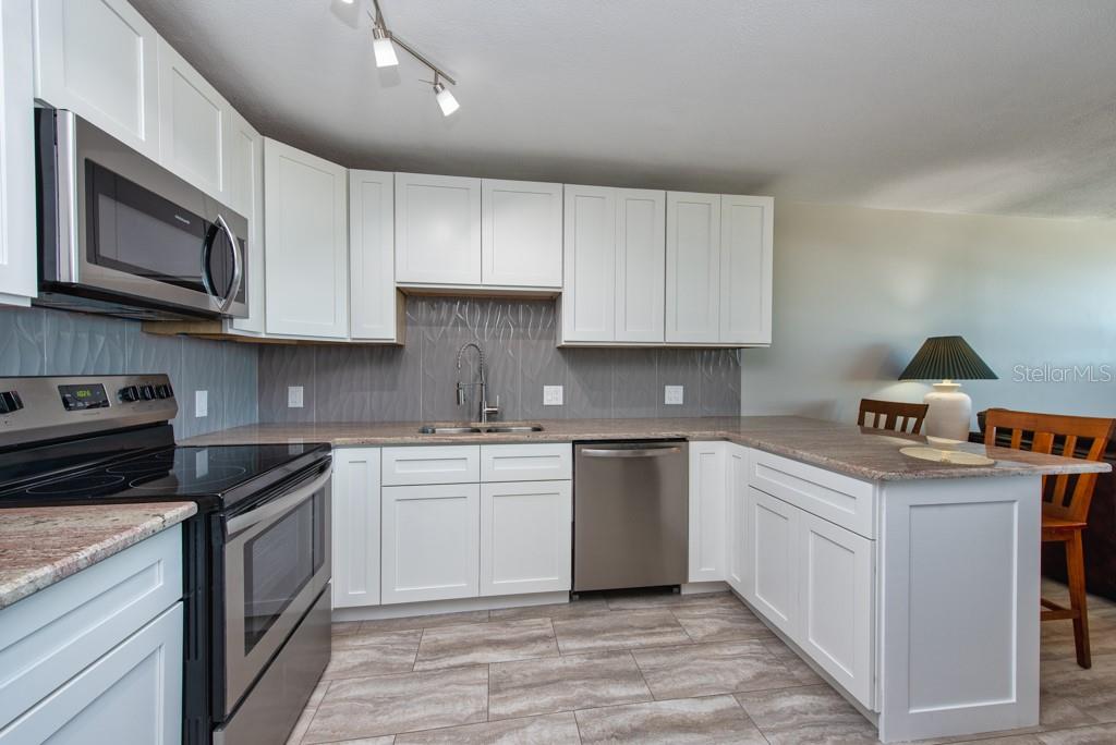 Image 13 of 38 For 841 4th Avenue N 64