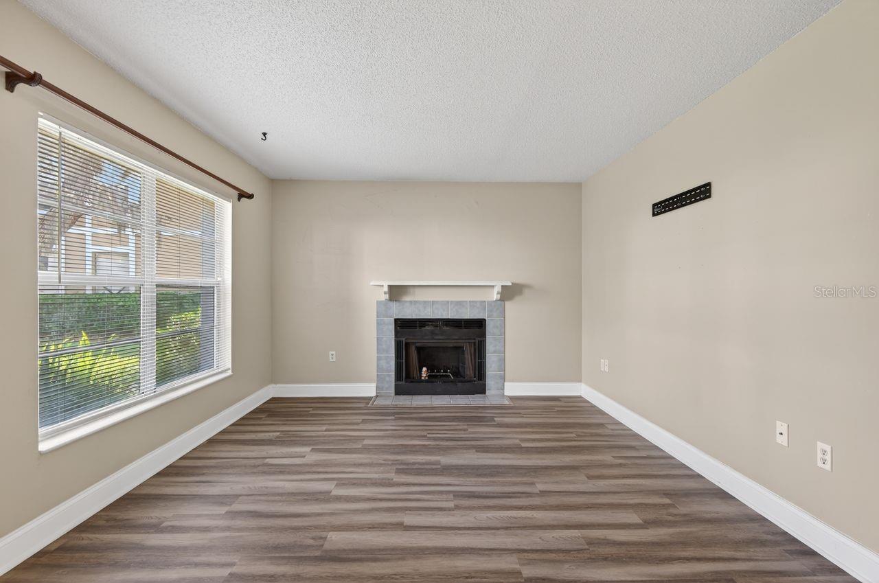 Image 22 of 34 For 14319 Hanging Moss Circle 102