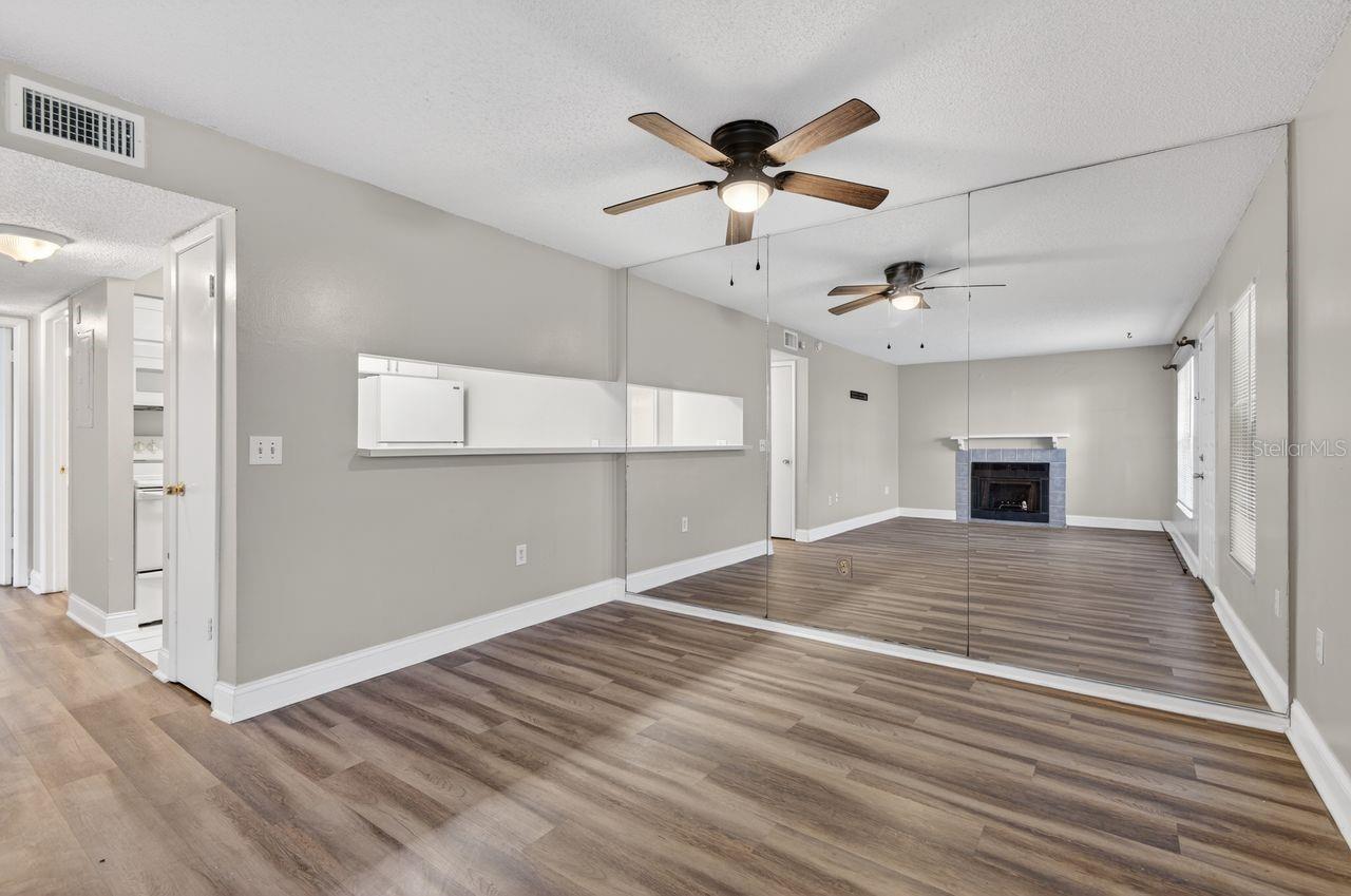 Image 23 of 34 For 14319 Hanging Moss Circle 102