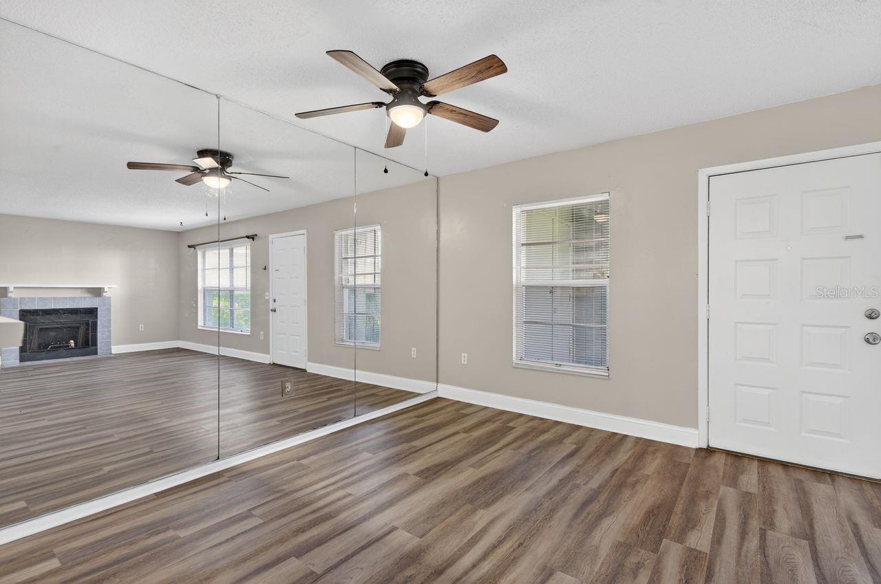 Image 24 of 34 For 14319 Hanging Moss Circle 102