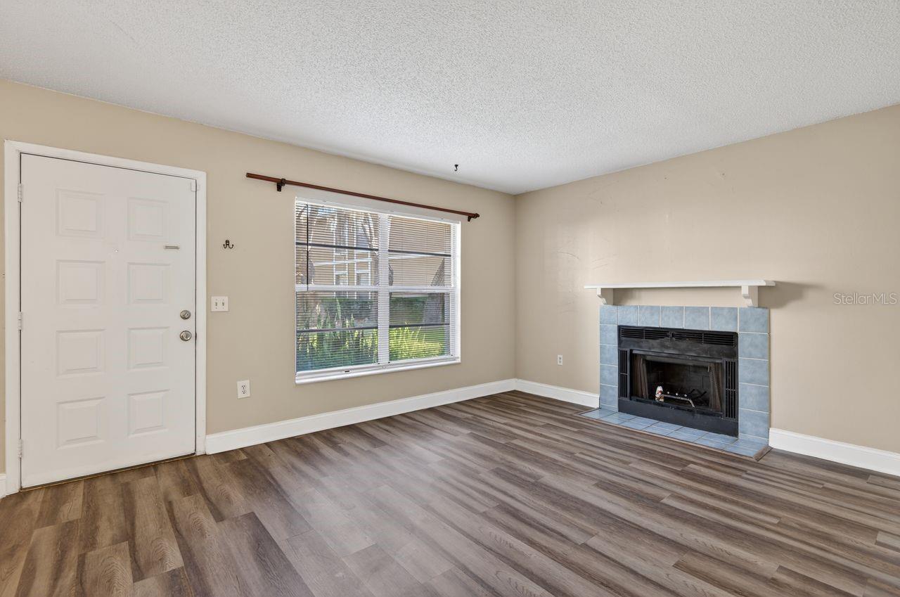 Image 25 of 34 For 14319 Hanging Moss Circle 102