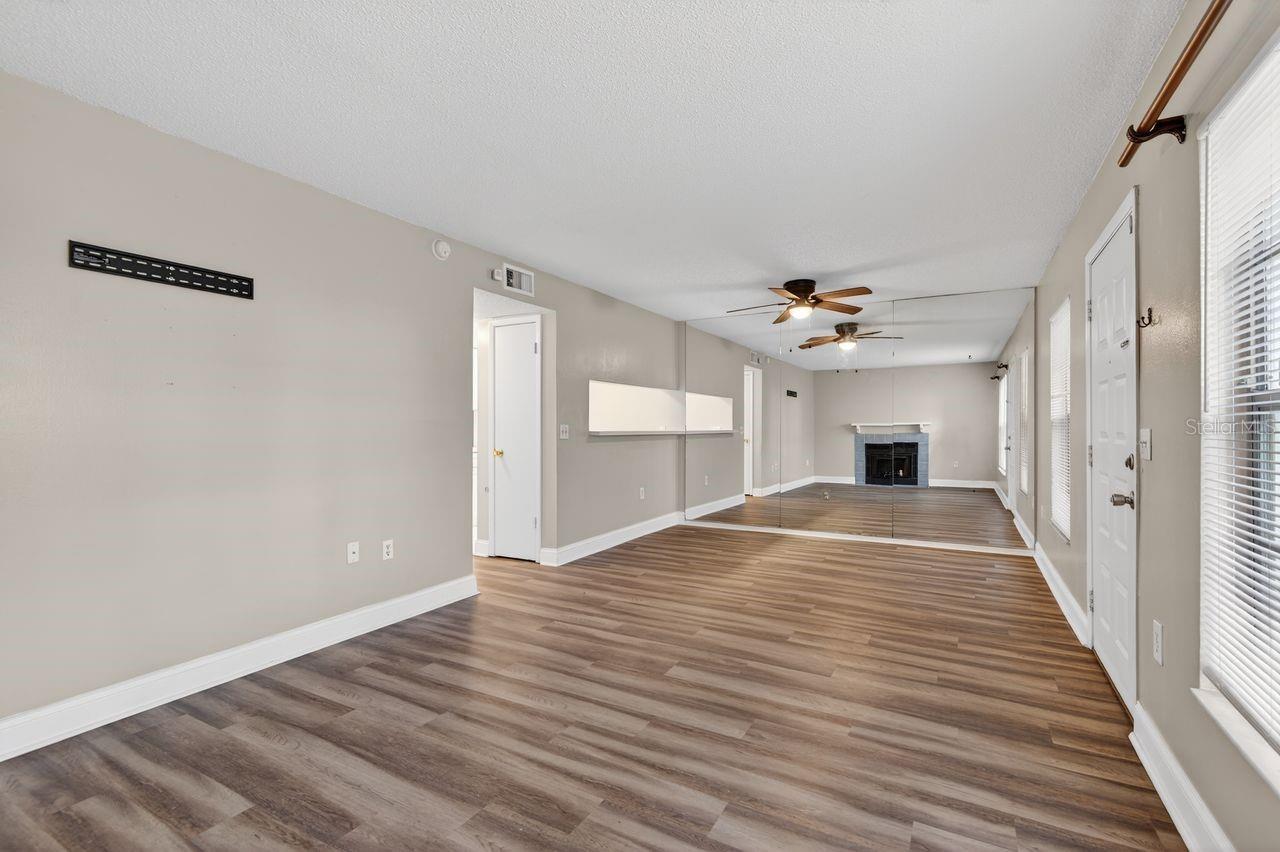 Image 26 of 34 For 14319 Hanging Moss Circle 102