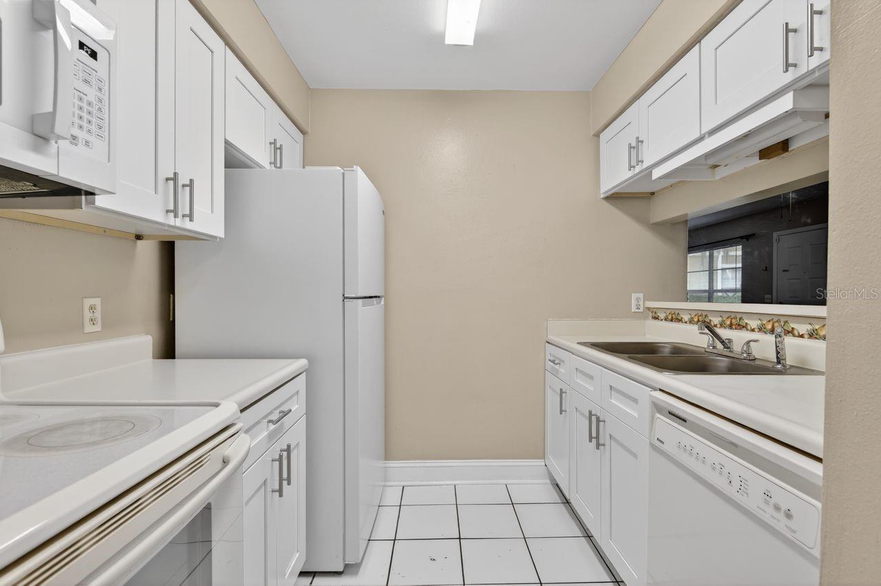 Image 27 of 34 For 14319 Hanging Moss Circle 102