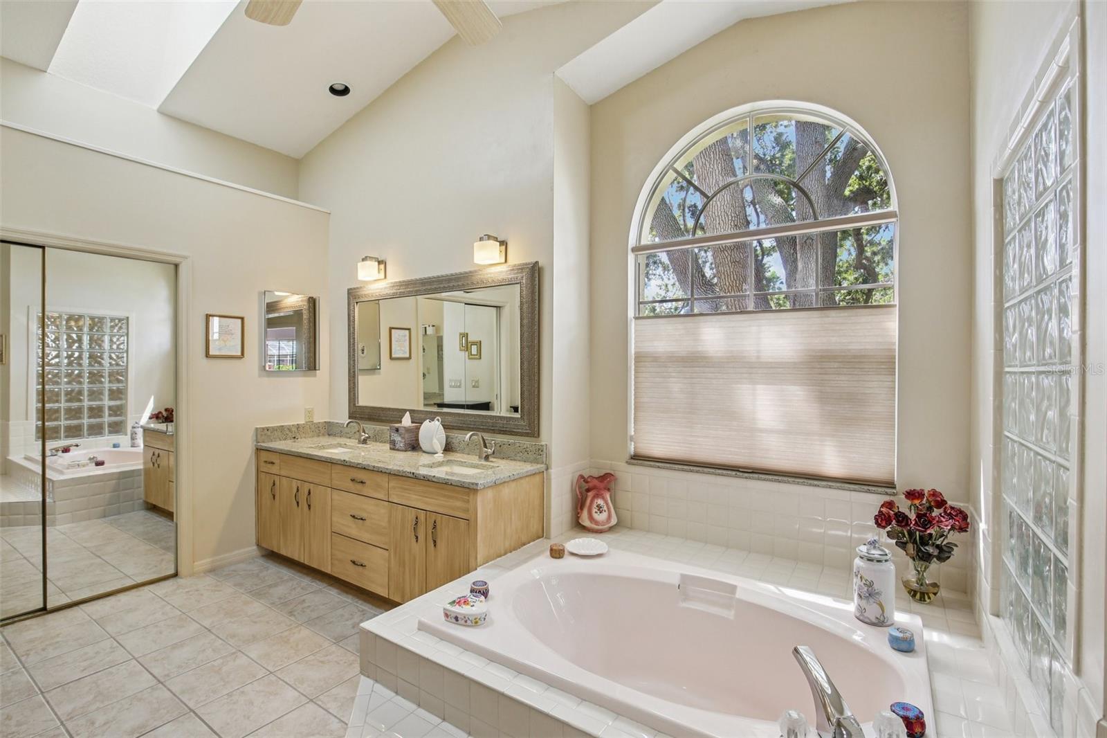 Image 14 of 35 For 3158 Shoreline Drive