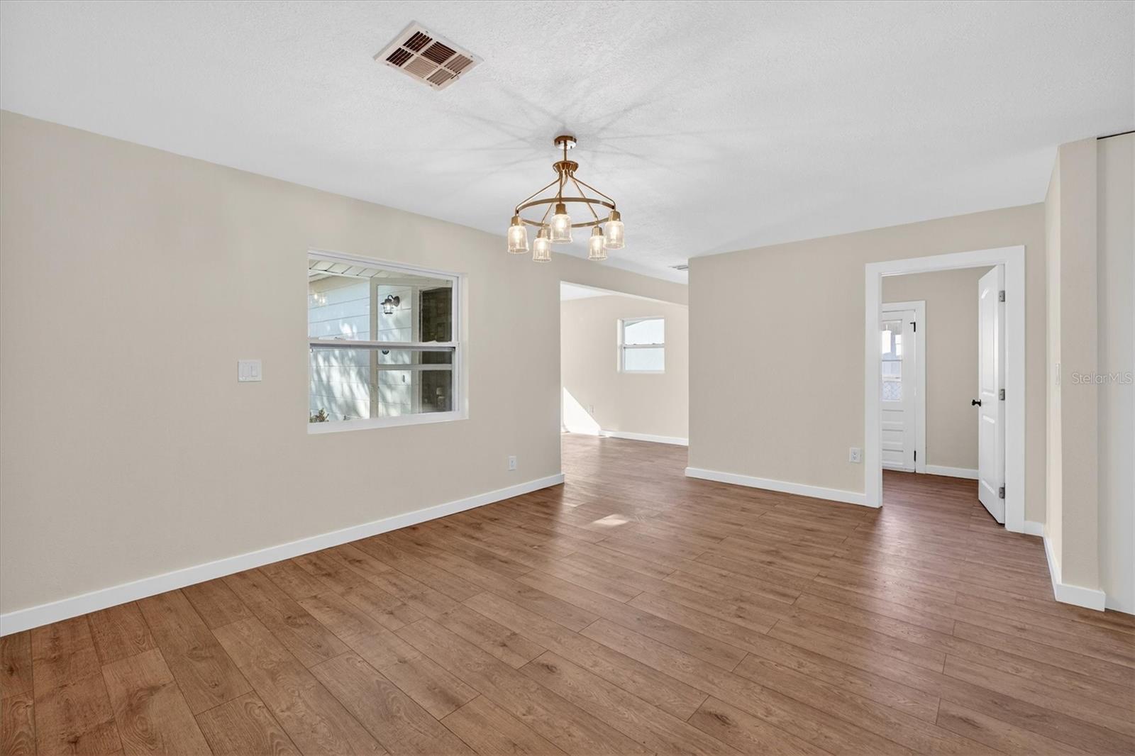 Listing photo id 8 for 5701 14th Avenue N